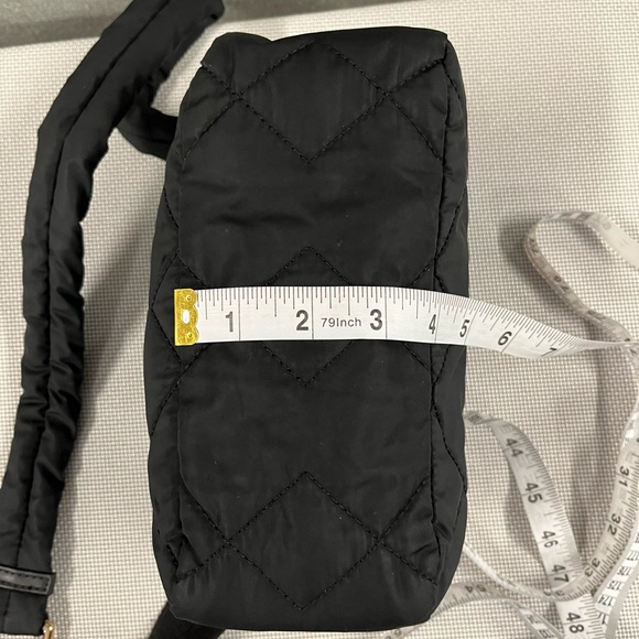 Marc Jacobs quilted purse. Crossbody, w/adjustable strap, internal pocket. Black - Picture 12 of 12